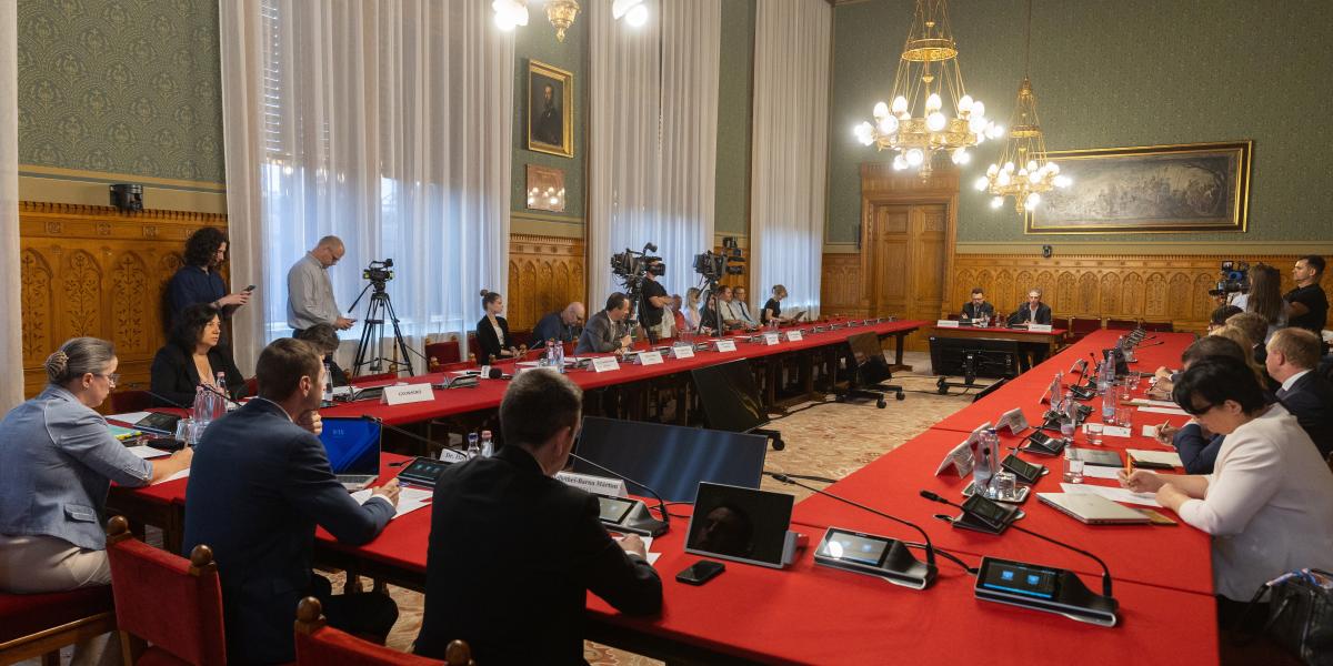 Az alkotmánybíró-jelöltek meghallgatása az Országgyűlés igazságügyi és alkotmányügyi bizottságának ülésén július 27-én 