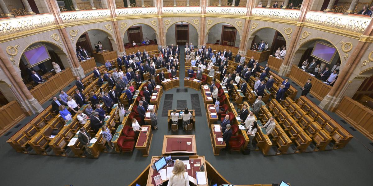 Az Országgyűlés rendkívüli ülése július 28-án 