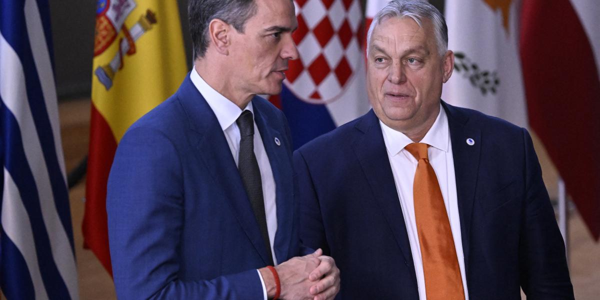 Pedro Sánchez és Orbán Viktor Brüsszelben 2024. december 19-én