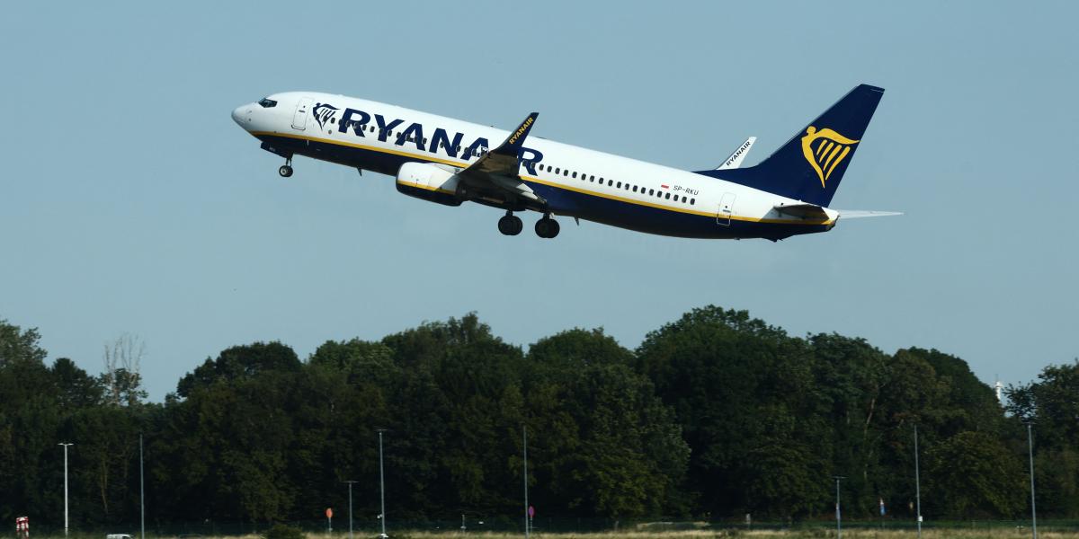Egy Ryanair repülőgép felszállás közben (a kép nem a balesetet szenvedő Boeing 737-es)