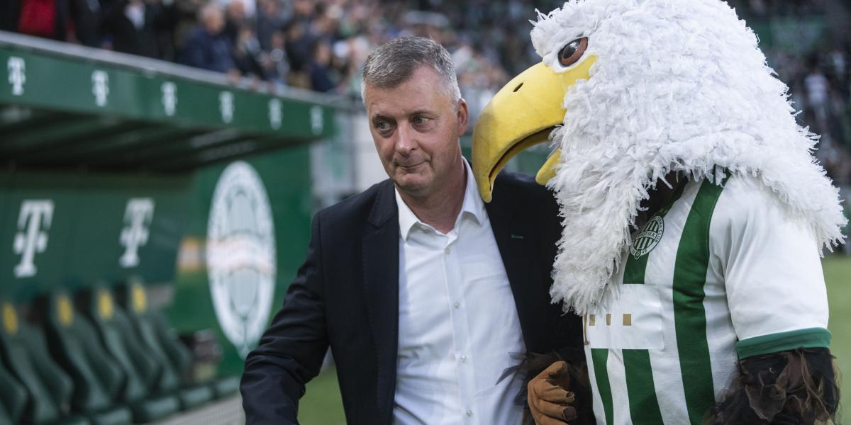 A sas csípje meg, hát milyen gyorsan tanul az elnök úr!