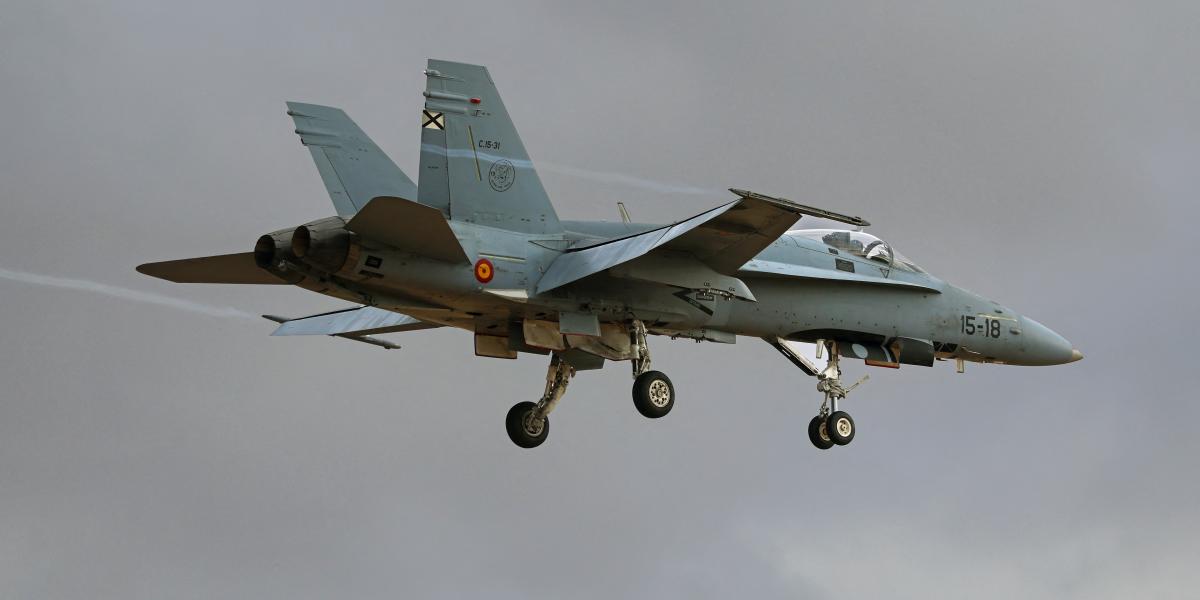 Képünk illusztráció, a spanyol légierő egyik F-18-asa repülés közben