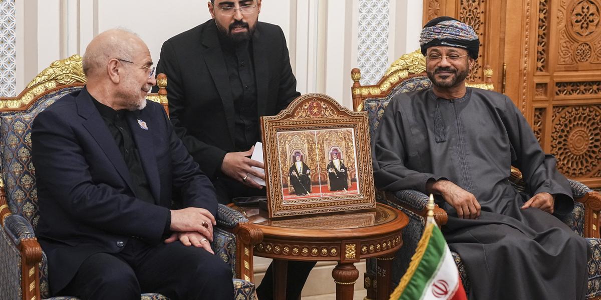 Mohammad Bagher Ghalibaf teheráni parlamenti elnök tárgyalása Badr bin Hamad Al Buszaidi ománi külügyminiszterrel 2026. június 22-én Maszkatban