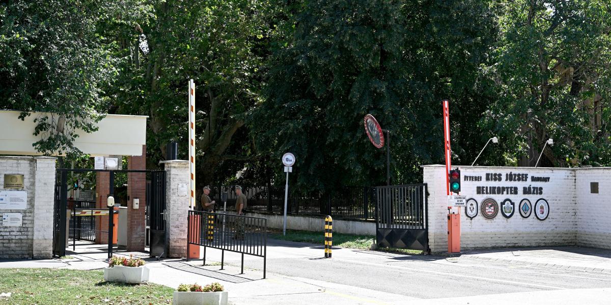 A szolnoki katonai repülőtér bejárata. Még vizsgálják, mi történt.