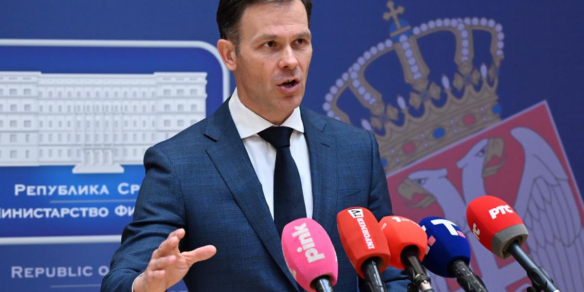Siniša Mali pénzügyminiszter szerint az adóbevételek többlete teremtette meg az új támogatási csomag fedezetét.