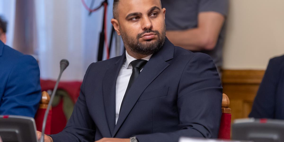  Kőszegi Krisztián szerint Kövér László nemcsak vele szemben volt tiszteletlen, hanem azokkal a magyar emberekkel is, akik bizalmat szavaztak a Tisza Pártnak
