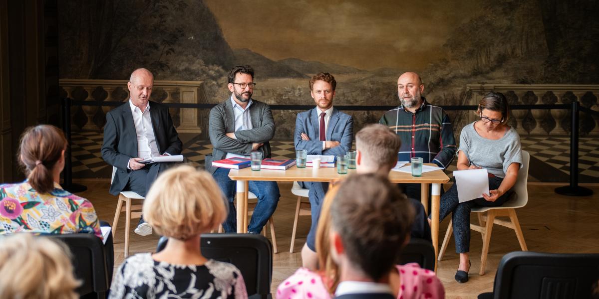 Baki Péter, a Magyar Fotográfusok Háza – Mai Manó Ház igazgatója, Matthieu Rivallin kurátor, Matthieu Berton, a budapesti Francia Intézet igazgatója és Németh György kurátor A francia fény két évszázada sajtóeseményén
