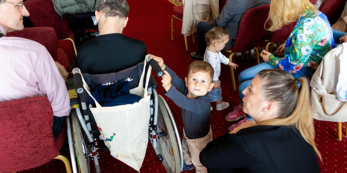 A kétéves Alexnek másfél éve gyűjt egy alapítvány, hogy ő is megkaphassa a génterápiás kezelést