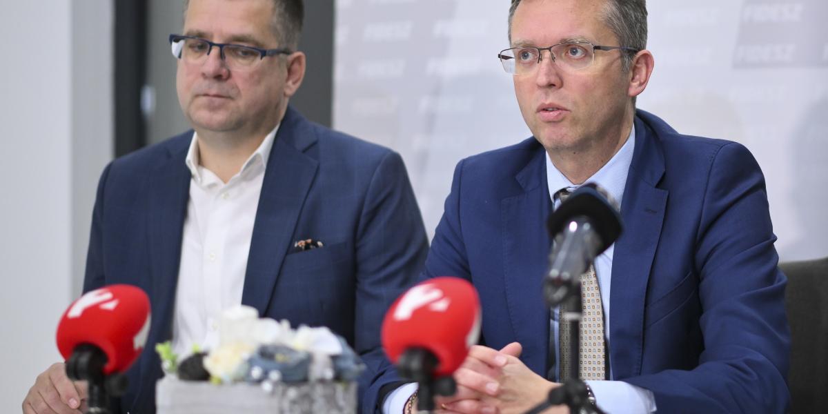 Hankó Balázs kultúráért és innovációért felelős miniszter és Seszták Miklós, a térség KDNP-s országgyűlési képviselője 2024. december 4-én Kisvárdán