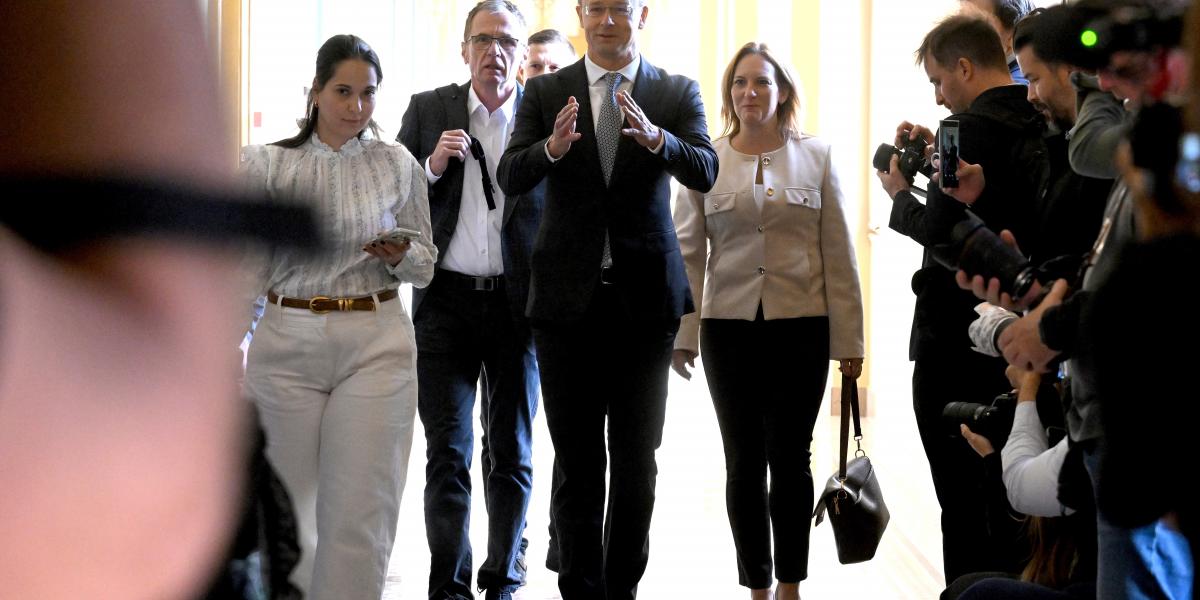 Szijjártó Péter volt külgazdasági és külügyminiszter (k) meghallgatására érkezik az Országgyűlés nemzetbiztonsági bizottságának zárt ülésére az Országházban 2026. október 5-én