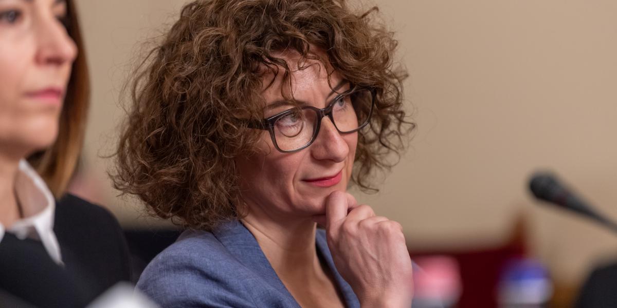 Szakítani kell azzal a gyakorlattal, hogy oda helyezik a gyerekeket, ahol hely van. Oda kell, ahol a szükségleteinek megfelelő ellátást kapja - mondta Gyurkó Szilvia
