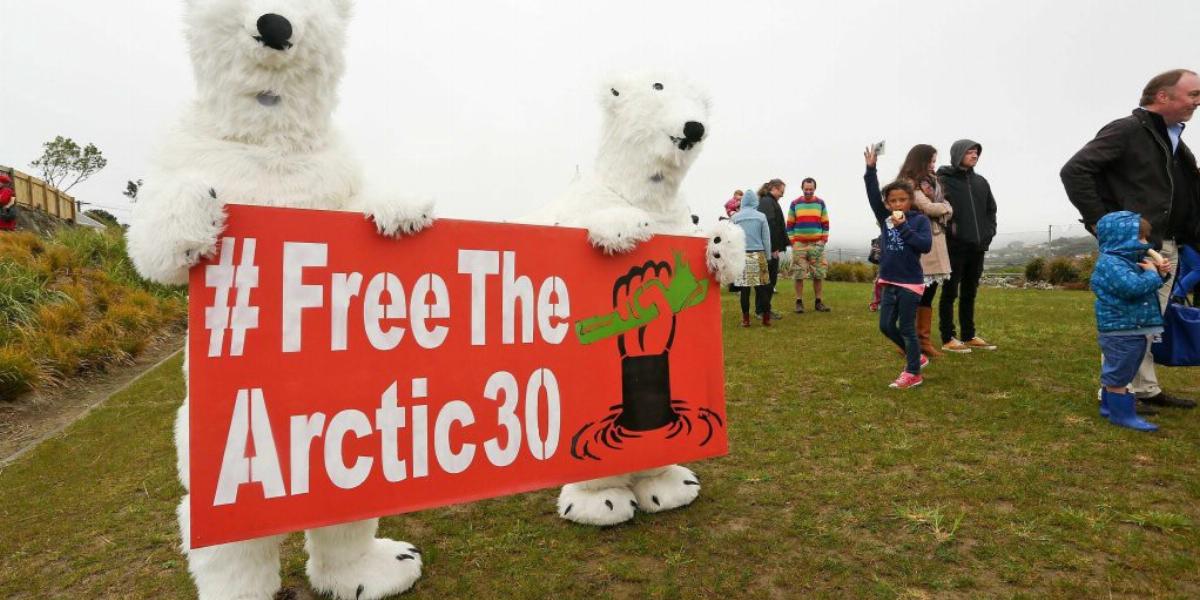 Új-Zélandon is tüntettek a Greenpeace-aktivisták szabadon bocsátását követelve FOTÓ: EUROPRESS/GETTY IMAGES/HAGEN HOPKINS