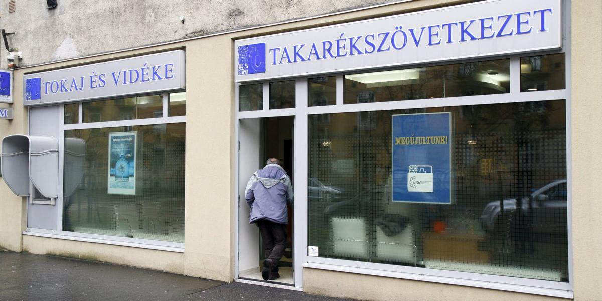 A brókerbotrány áldozataivá vált takarékok ügyfelei a betétvédelemben
reménykednek FOTÓ: MTI/VAJDA JÁNOS