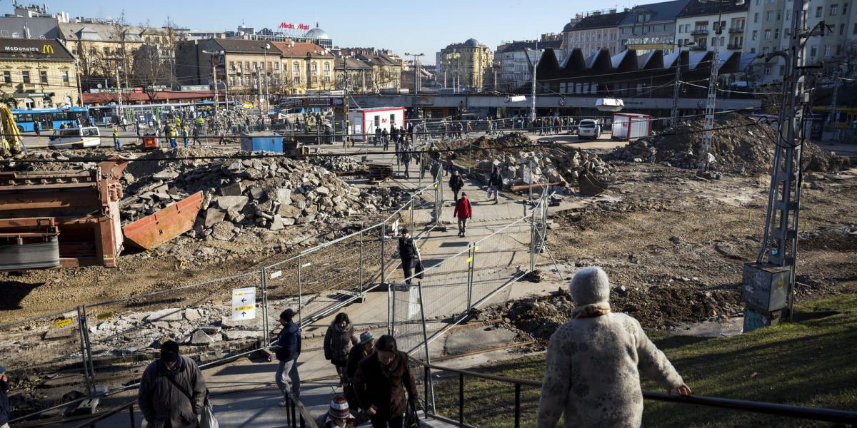 Az átépítés alatt álló fővárosi Széll Kálmán tér. MTI Fotó: Mohai Balázs