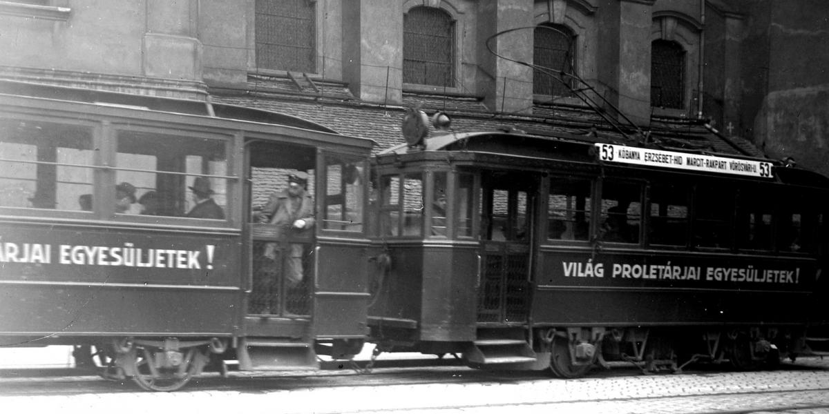 Fotó: Fortepan/Schoch Frigyes/1919 	
Magyarország, Budapest V. Erzsébet híd felhajtója a pesti hídfőnél, háttérben a Belvárosi 