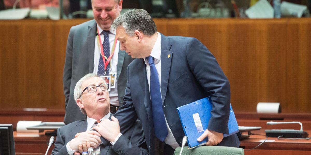 Kézfogó az Unióban: Jean-Claude Juncker és Orbán Viktor FOTÓ: MTI/BOTÁR GERGELY