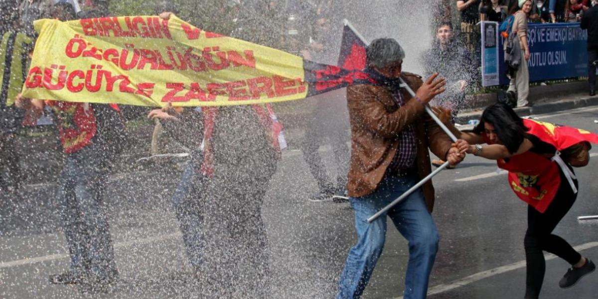 Isztambulban könnygáz és vízágyú vette át a főszerepet az ünnepen FOTÓ: EUROPRESS/GETTY IMAGES/BURAK KARA