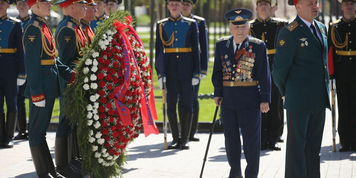 Kilencvenéves szovjet veterán koszorúz a 70. évfordulón FOTÓ: EUROPRESS/GETTY IMAGES/SEAN GALLUP