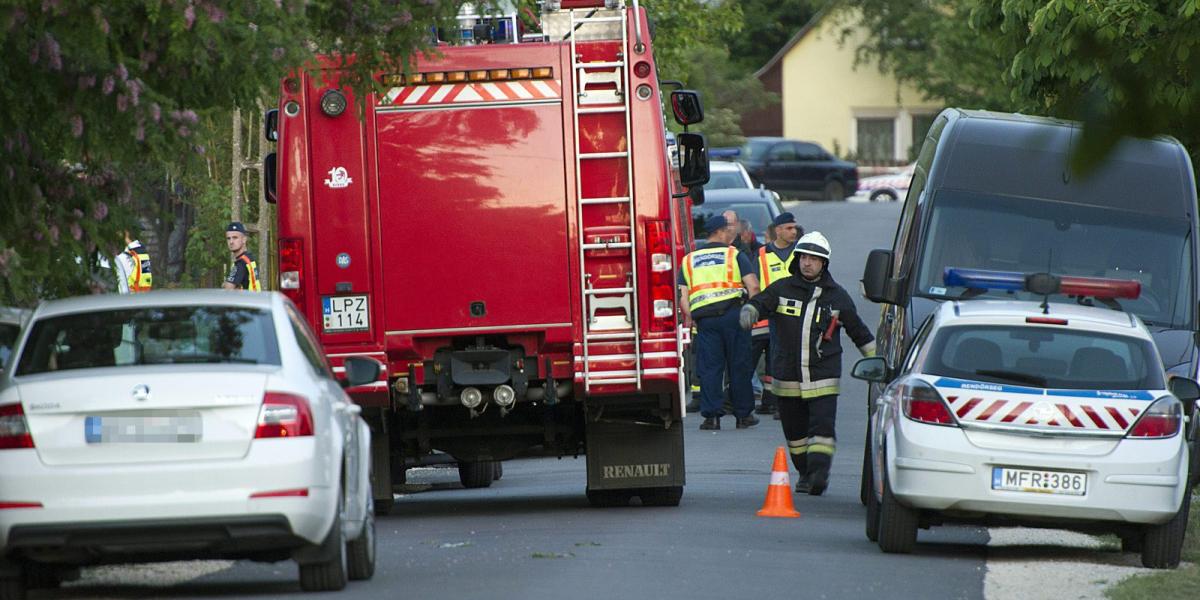 Lezárt bűnügyi helyszín Gyálon, a Klapka György utcában, ahol holttestet találtak egy kútban 2015. május 17-én. MTI Fotó: Lakato