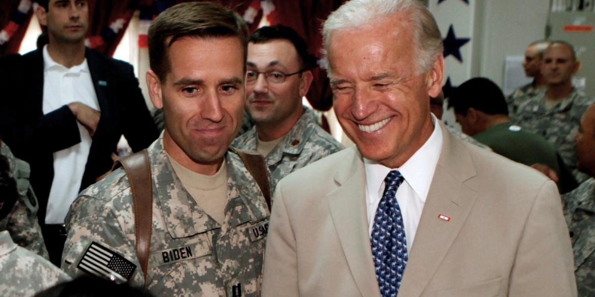 Irak, Bagdad 2009 - Az amerikai alelnök Joe Biden, és fia, az amerikai hadsereg  egyik kapitánya Fotó: Khalid Mohammed-Pool / Ge