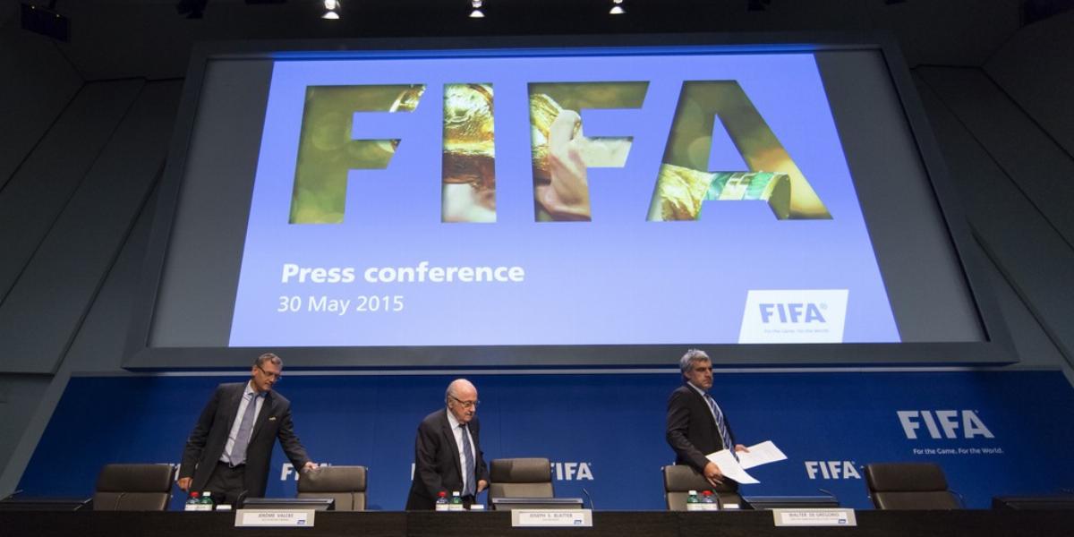 Jerome Valcke, Joseph S. Blatter és Walter de Gregorio. FOTÓ: Alessandro Della Bella/Getty Images