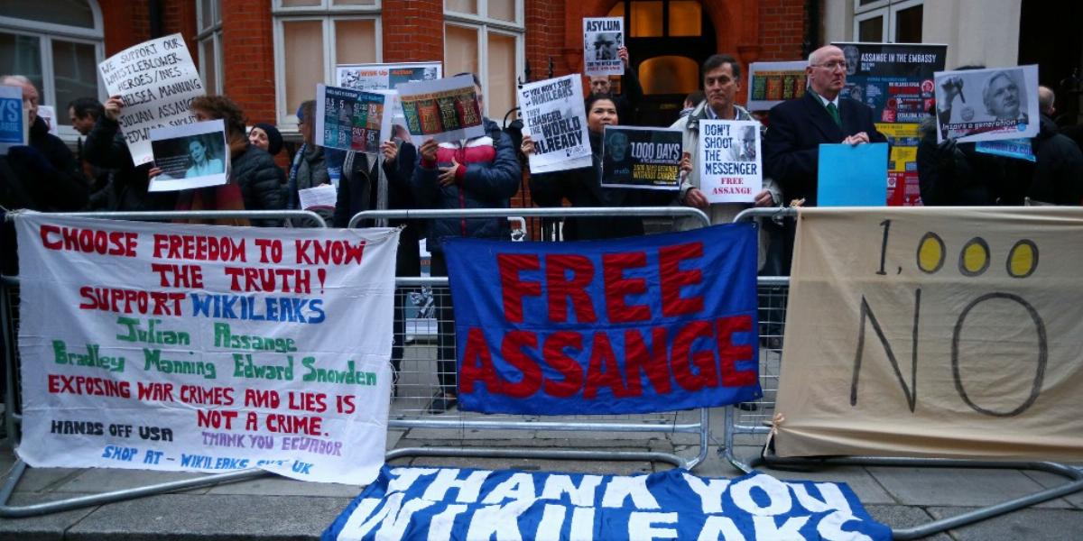 Többtucatnyian követeltek Londonban teljes szabadságot Assange-nak FOTÓ: EUROPRESS/GETTY IMAGES/CARL COURT