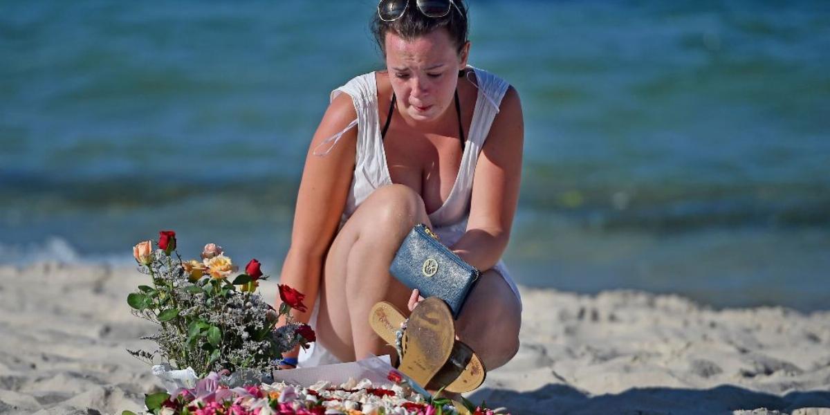 Sousse , Marhaba Beach – A nyaralók virágokkal emlékeznek a terrortámadás áldozataira FOTÓ: EUROPRESS/GETTY IMAGES/EFF J. MITCHE