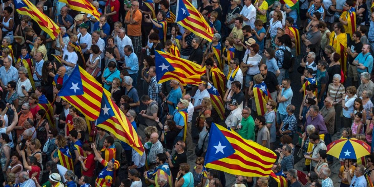 Függetlenségi megmozdulás Barcelonában az előrehozott választás kiírásakor FOTÓ: EUROPRESS/GETTY IMAGES/DAVID RAMOS