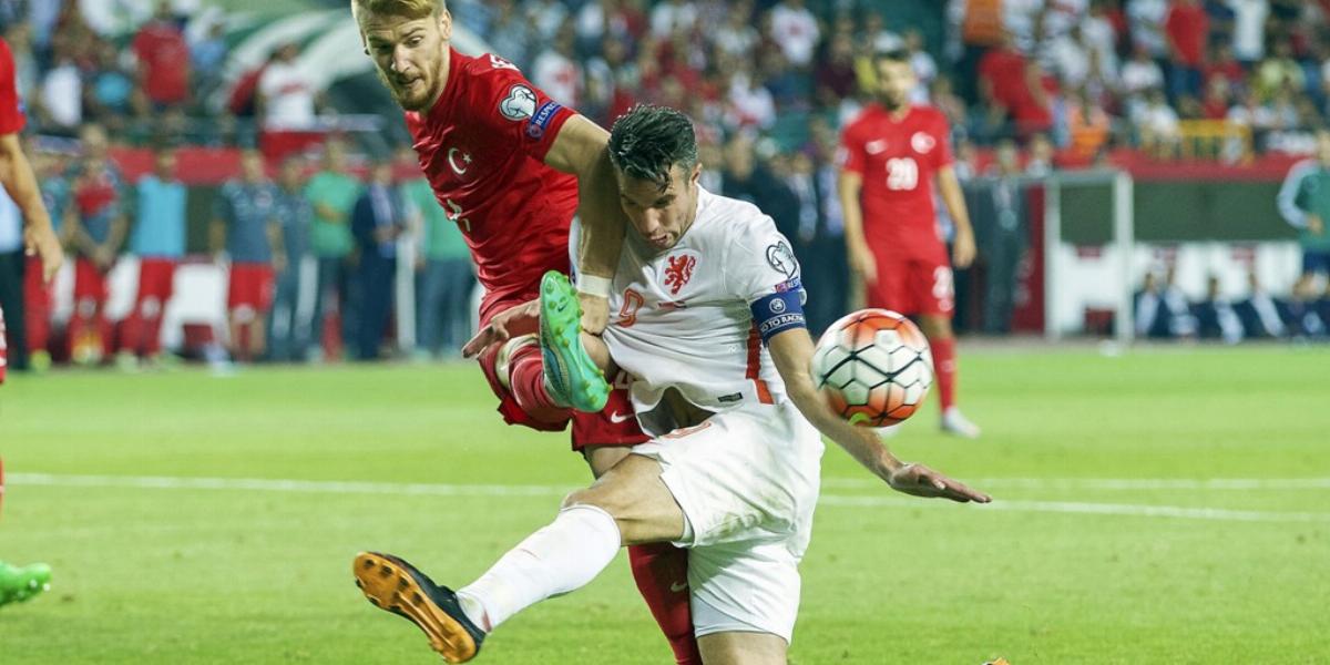 Van Persie (jobbra) és a többi holland is „összecsuklott” Törökországban… FOTÓK: EUROPRESS/GETTY IMAGES