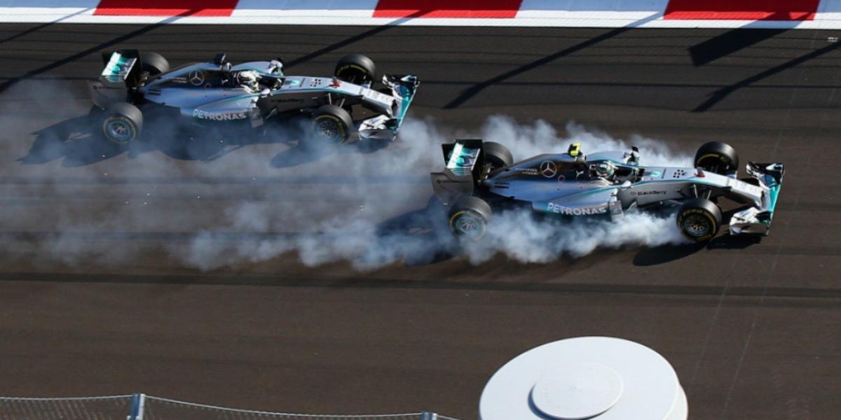 Tavaly Rosberg (jobbra) csúnyán elfékezte magát az első körben FOTÓ: EUROPRESS/GETTY IMAGES/ PAUL GILHAM