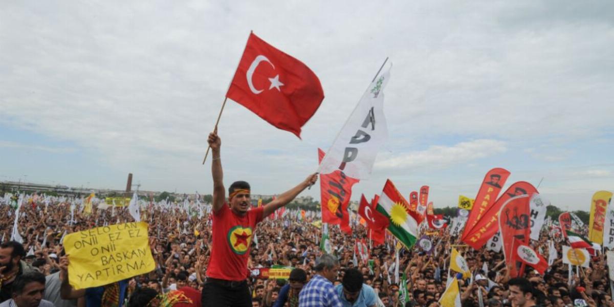 Kurd tüntetők Isztambulban FOTÓ: EUROPRESS/GETTY IMAGES/BURAK KARA