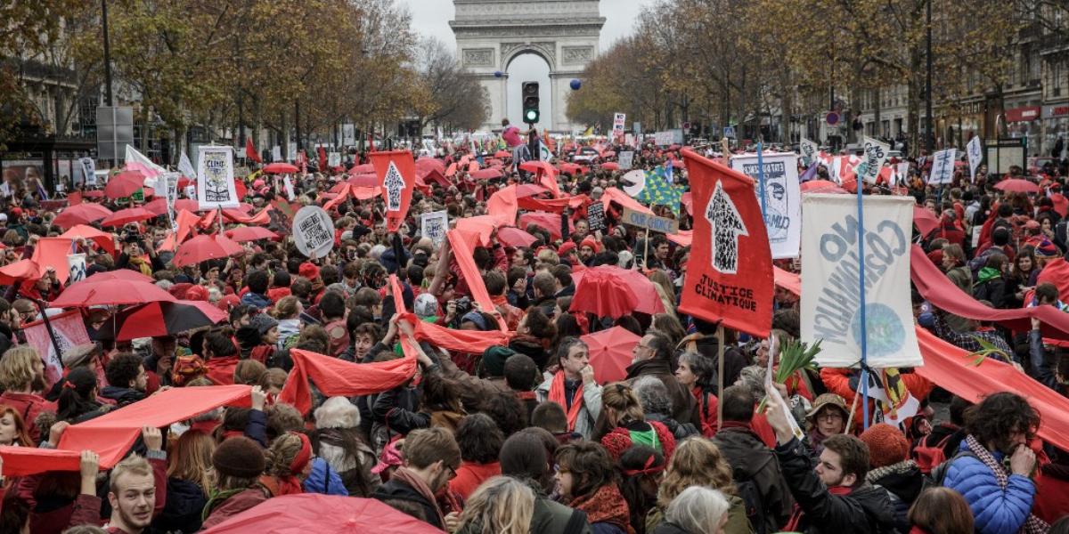 Környezetvédő csoportok Párizsban tüntettek a megállapodás ellen FOTÓ: EUROPRESS/GETTY IMAGES/AGUNG PARAMESWARA