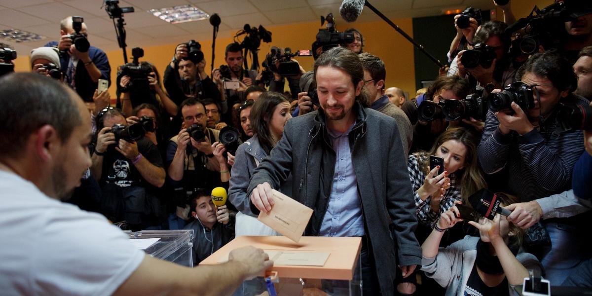 Pablo Iglesias, a Podemos vezetője leadja szavazatát Fotó: Pablo Blazquez Dominguez/Getty Images