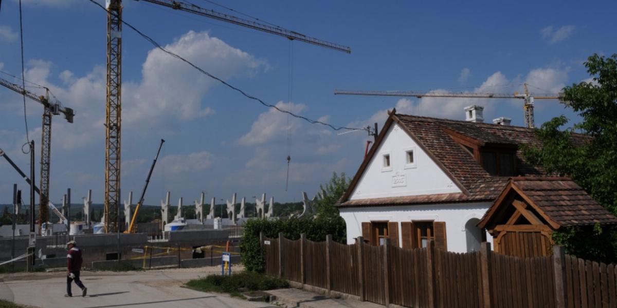 Kilátás - Stadion épül a "szomszédban".