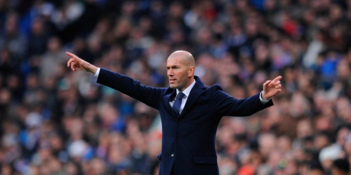 Zidane az oldalvonal mellett is karmesterként irányít FOTÓ: EUROPRESS/GETTY IMAGES/DENIS DOYLE