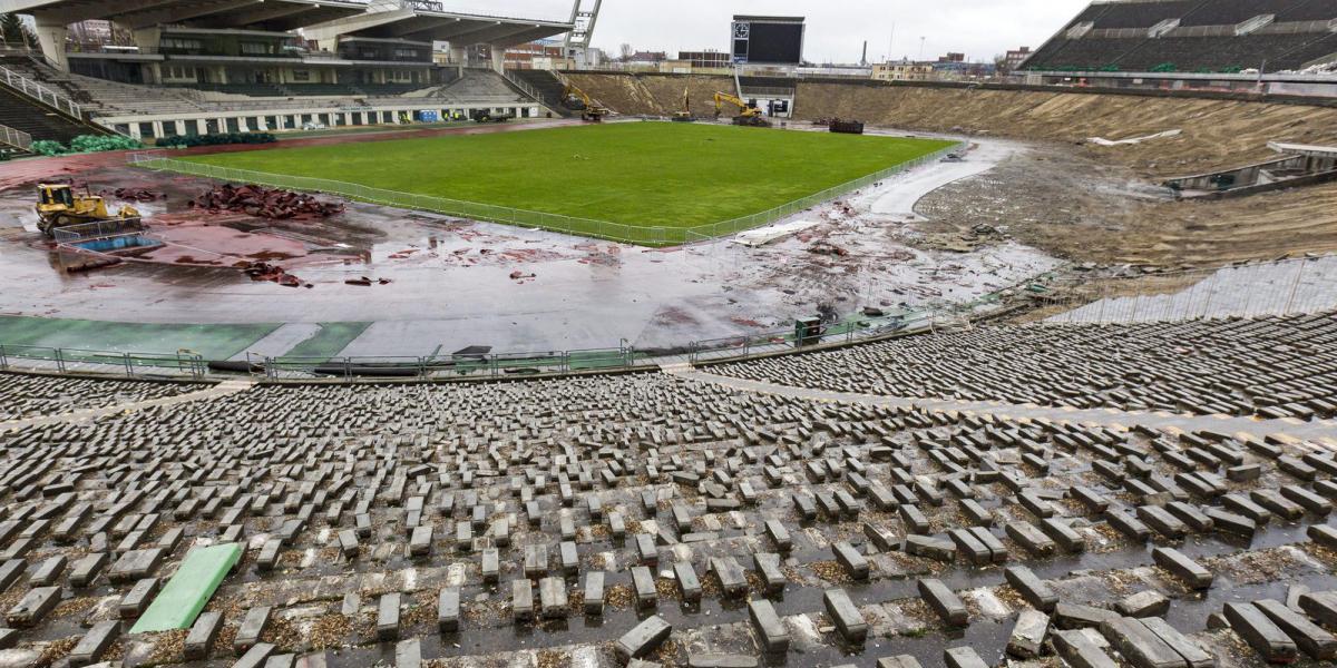 Bontják a Puskás Ferenc Stadiont. MTI Fotó: Szigetváry Zsolt