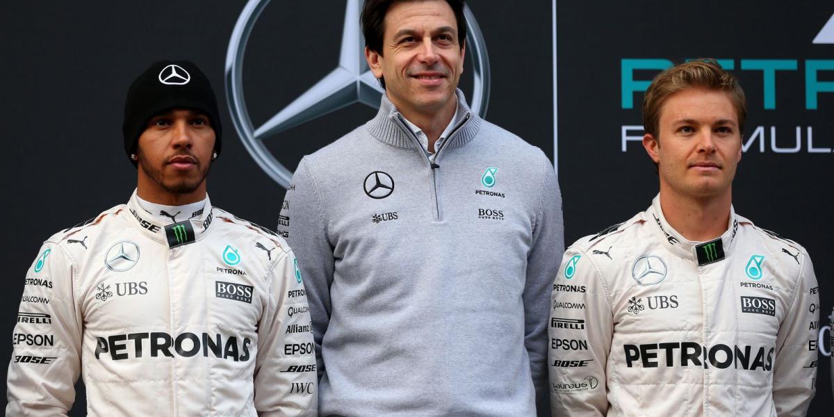 Hamilton, a csapatfőnök Toto Wolff és Rosberg (balról jobbra) idén is fényes szezon elé tekinthet FOTÓ: EUROPRESS/GETTY IMAGES/M