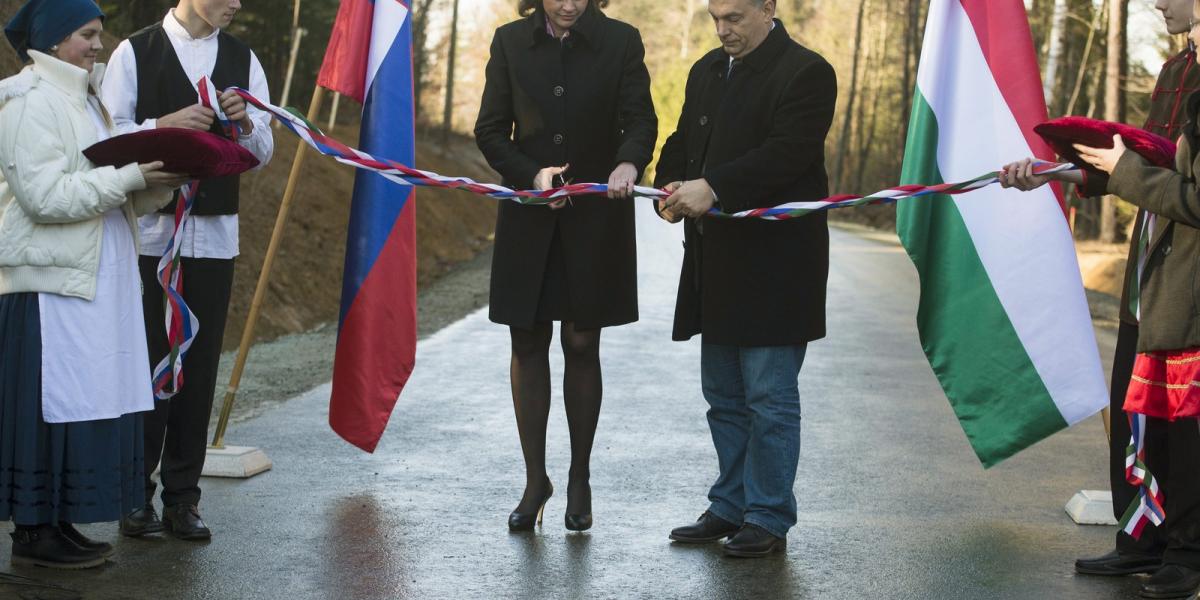 Orbán Viktor magyar és Alenka Bratusek szlovén miniszterelnök átadja a Vas megyei Felsőszölnök és Kétvölgy közötti utat 2014. ja