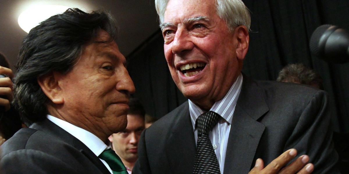 Mario Vargas Llosa a perui elnökkel, Alejandro Toledoval.  FOTÓ: Mario Tama/Getty Images 