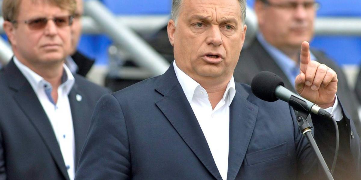 Orbán Viktor miniszterelnök beszédet mond az újjáépített Tiszaligeti Stadion megnyitóján Szolnokon 2016. április 9-én. MTI Fotó: