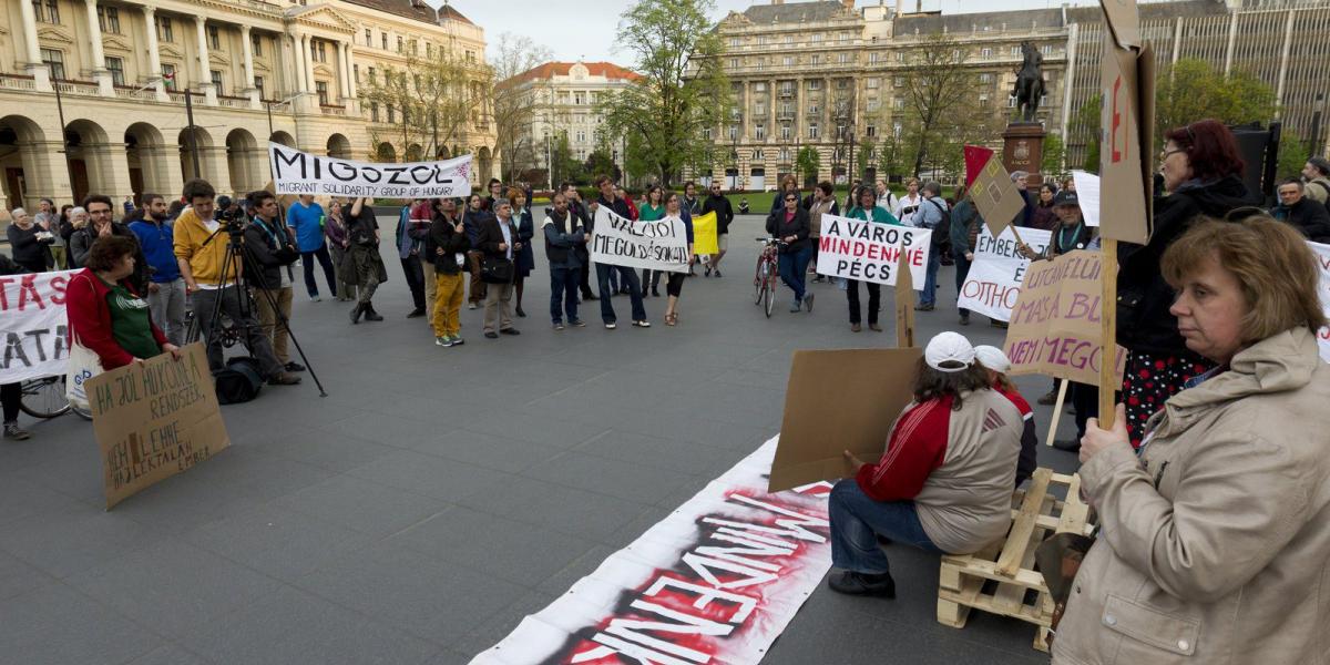 A Város Mindenkié csoport demonstrációja a Parlament előtt.  MTI Fotó: Szigetváry Zsolt