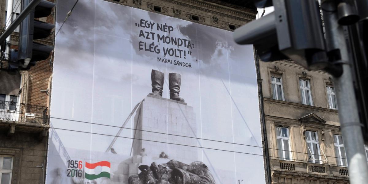 1956 a házfalon, a Keleti pályaudvarnál FOTÓK: TÓTH GERGŐ