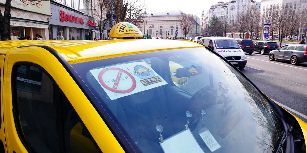 Taxisok tüntettek az Uber ellen március 10-én. Fotó: Molnár Ádám