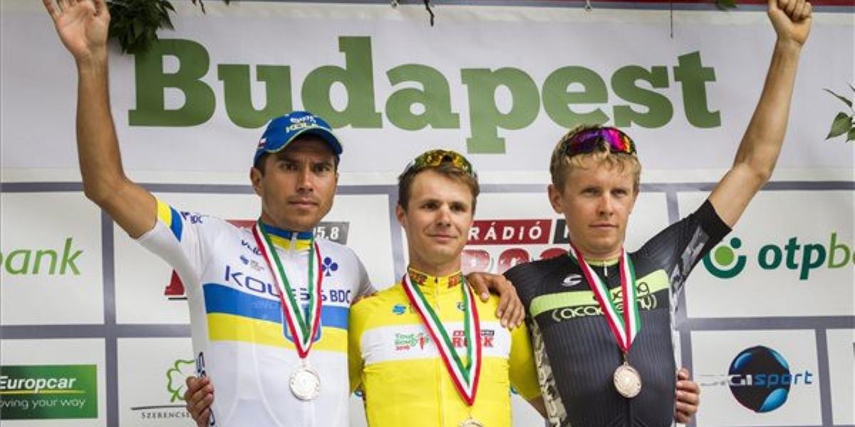 Az 1. helyezett észt Mihkel Raim, a Cycling Academy (k), a 2. helyezett ukrán Olekszandr Polivoda, a Kolss-BDC (b) és a 3. helye