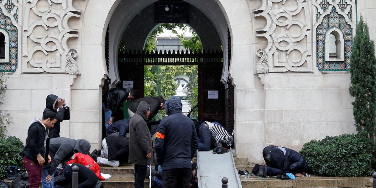 Ismét egyre bizalmatlanabbul tekintenek a francia mecseteknél imádkozó muzulmánokra FOTÓ: EUROPRESS/GETTY IMAGES/THIERRY CHESNOT