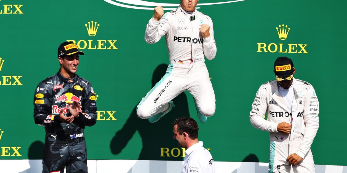 Nico Rosberg örül a győzelemnek - Fotó: Charles Coates/Getty Images 