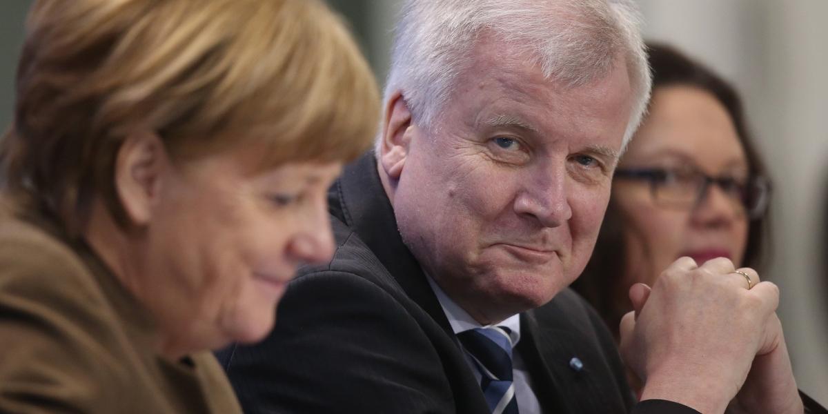 Talán ismét egyre többet mosolyog majd Merkel és Seehofer FOTÓ: EUROPRESS/GETTY IMAGES/SEAN GALLUP