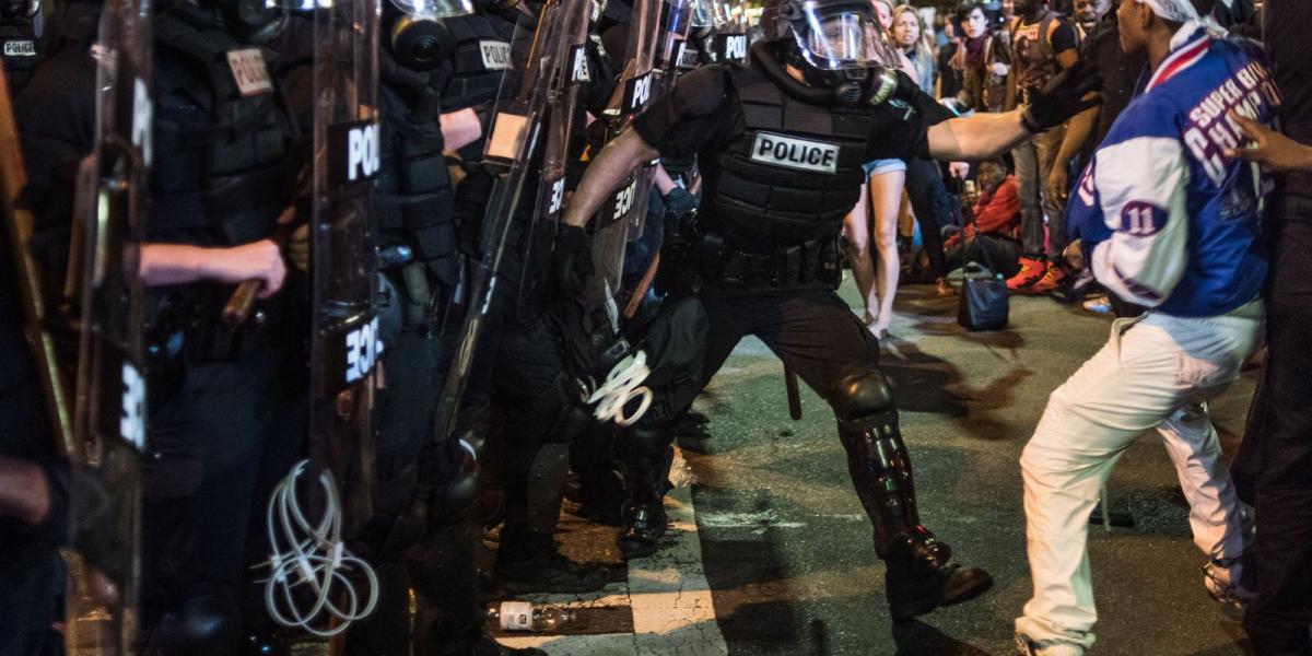 Erőszakba torkollott a békés gyászmenet FOTÓ: EUROPRESS/GETTY IMAGES/SEAN RAYFORD