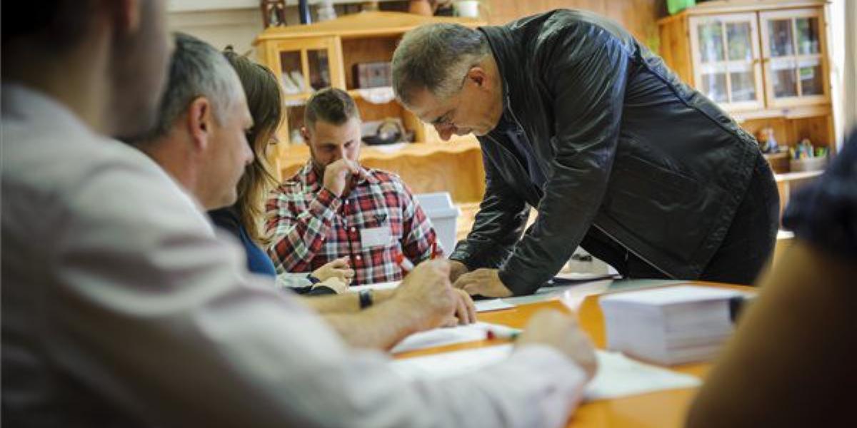 Kósa Lajos szavaz MTI Fotó: Czeglédi Zsolt