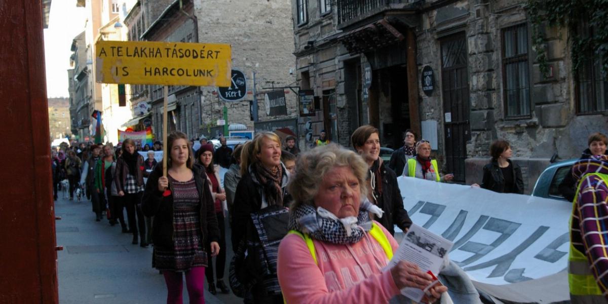 Senkinek ne kelljen döntenie, hogy egyen, vagy lakjon FORRÁS: AVM